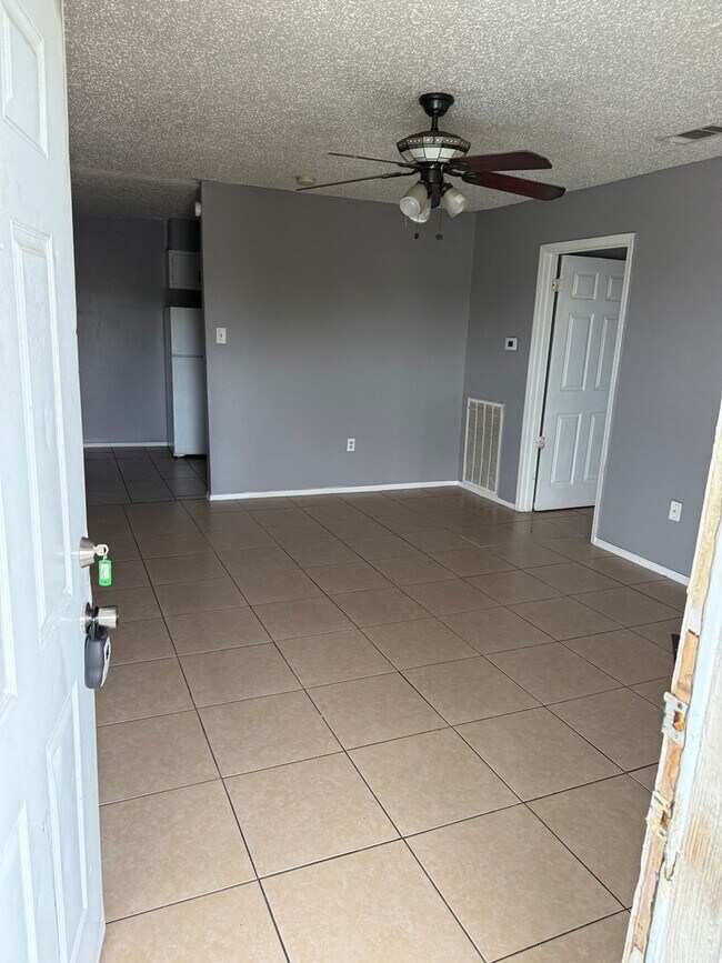 Building Photo - 8215 Skysail Ave