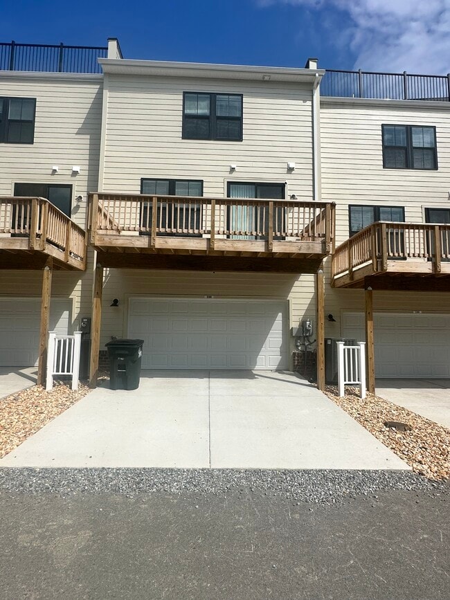 Building Photo - 594 Hazel Dr