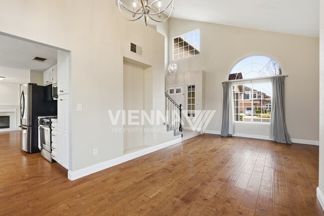 Building Photo - 2212 Thurton Dr