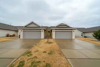 Building Photo - 8182/84 E 34th Ct S