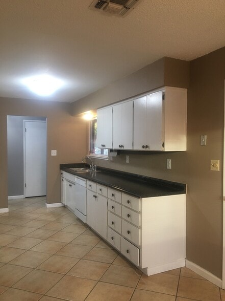 Building Photo - 4465 La Mirada Cir