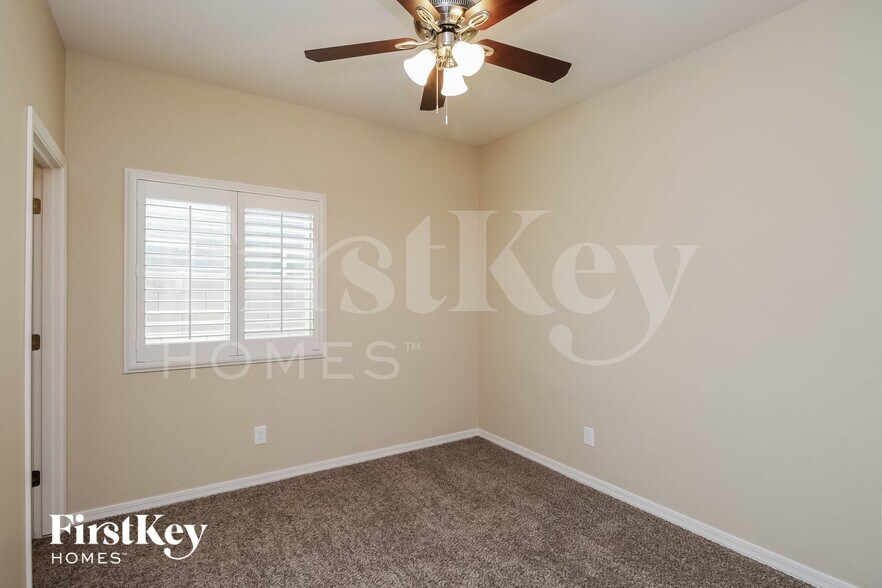 Building Photo - 376 W Flame Tree Ave