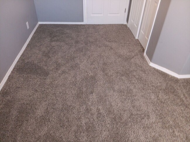 Building Photo - Stunning 5 bedroom, 3 bathroom in Rio Rancho! Ready to see the property in person? Schedule a sho...