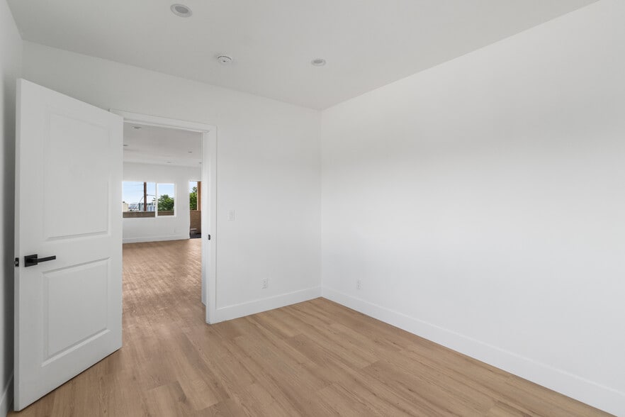 Building Photo - 301 S Cabrillo Ave