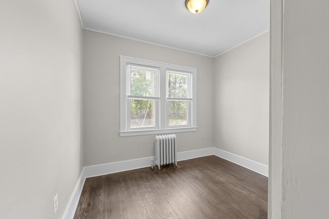 Building Photo - 852 Beaconsfield Ave