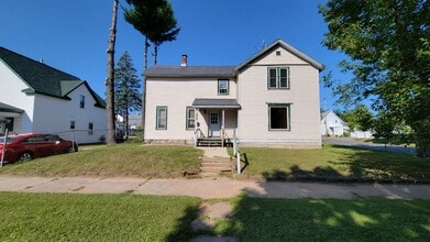 Building Photo - Large 5 Bed 2 Bath Home in Wausau