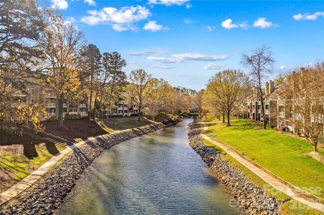 Building Photo - 19843 Henderson Rd