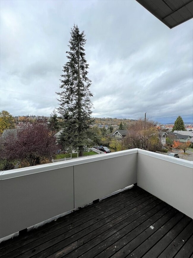 Building Photo - Amazing modern townhouse tucked away in pr...