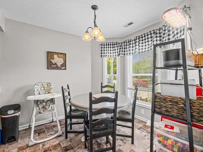 Building Photo - Raintree Subdivision