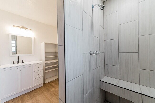 Building Photo - 2114 56th St