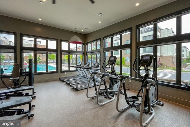 Building Photo - 16560 Crabbs Branch Way