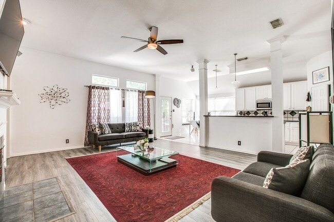 Building Photo - Charming Single Story Home In Gated Oakridge Pointe!