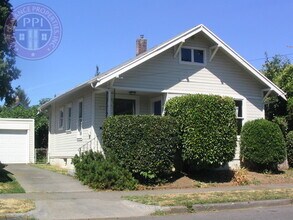 Building Photo - Prime Location - Hawthorne District / 1904 Hawthorne Charmer!!