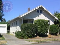 Building Photo - 1904 Hawthorne Charmer!!