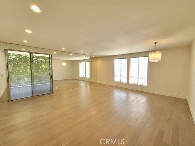 Building Photo - 450 N Oakhurst Dr