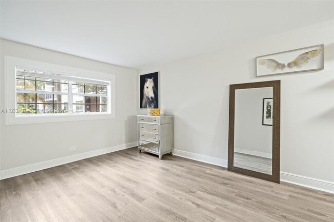 Building Photo - 8107 SW 72nd Ave