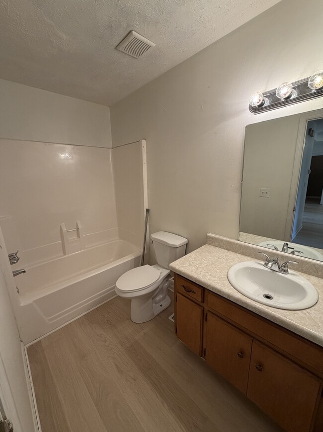 Building Photo - 304 Clearlake Ct