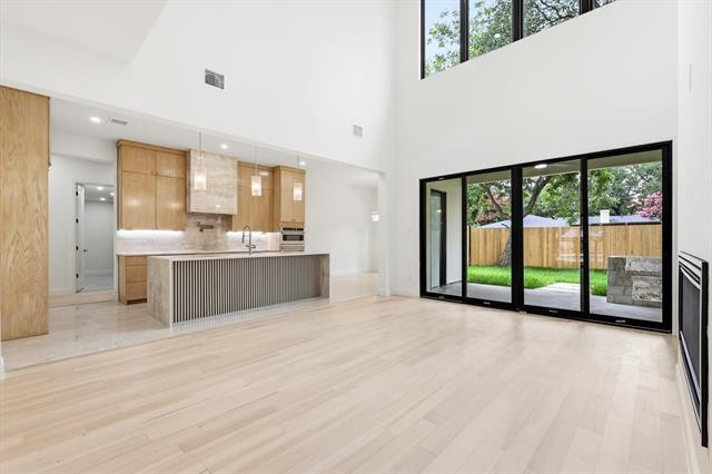 Building Photo - 3135 Walnut Hill Ln