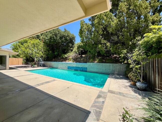 Building Photo - 16641 Park Ln Cir