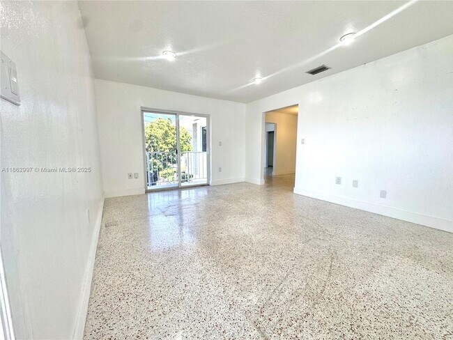 Building Photo - 250 Beacom Blvd