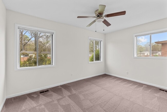 Building Photo - Charming 3 Bedroom, 2 Bathroom house