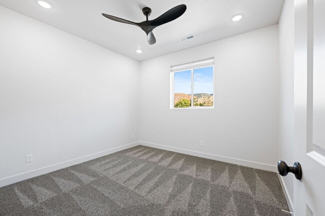Building Photo - "Charming 2-Bed, 2-Bath Apartment in a newer townhome at Lavista Hillside Charm in Cedar City Utah!"