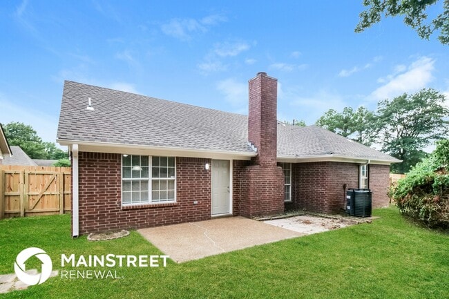 Building Photo - 7073 Gleneagles Dr