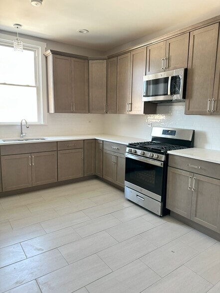 Kitchen View 3 - 314 N Latrobe Ave