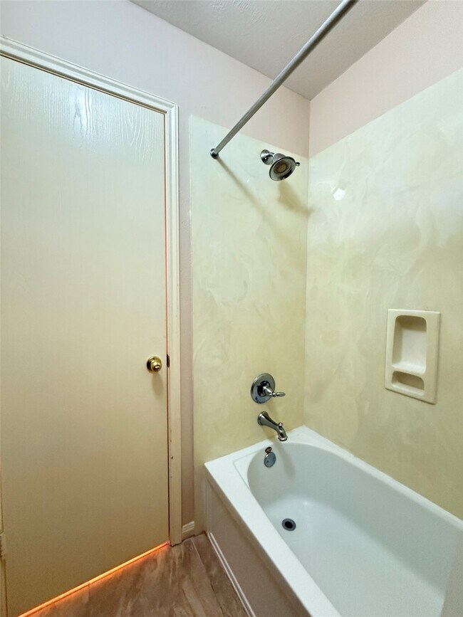Building Photo - 12811 Mills Breeze Dr