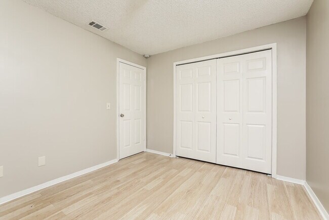 Building Photo - 238 Satinwood Cir