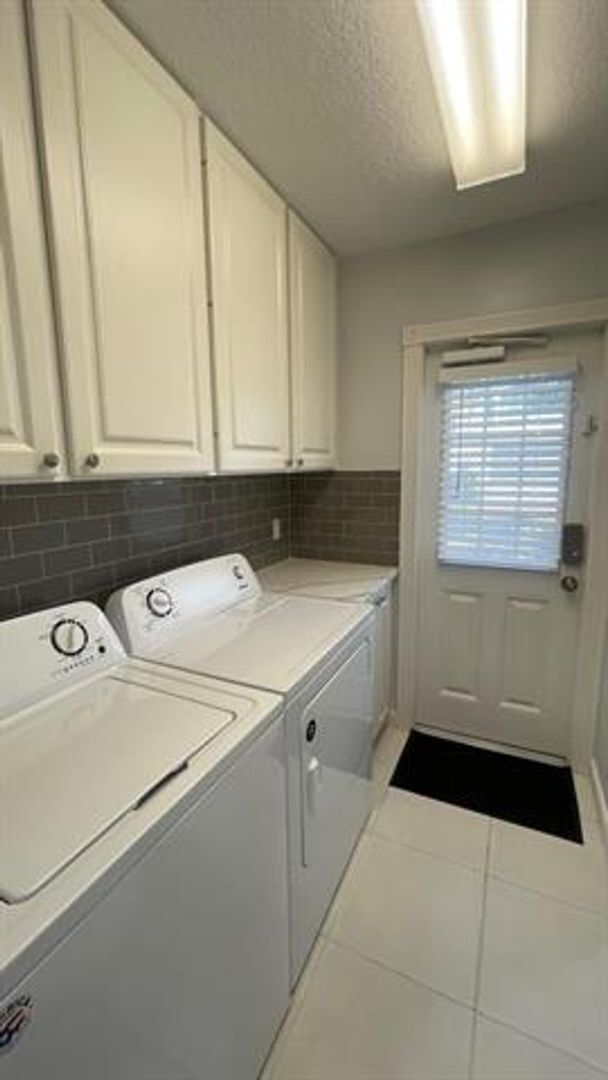 Building Photo - 3264 W Community Dr