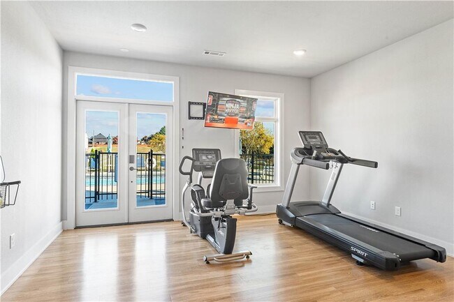 Building Photo - 913 NE Hts Ln