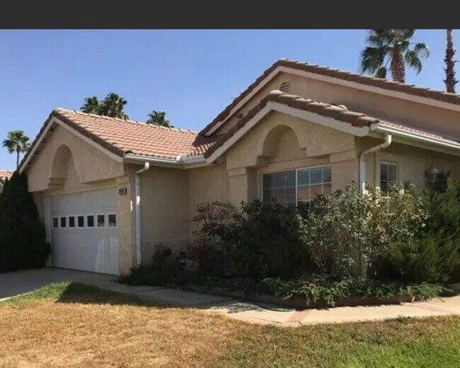 Primary Photo - 2890 Summer Set Cir