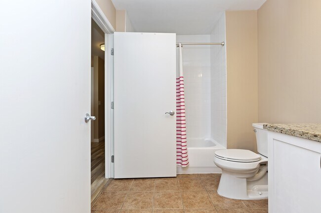 Building Photo - 427 9th Ave