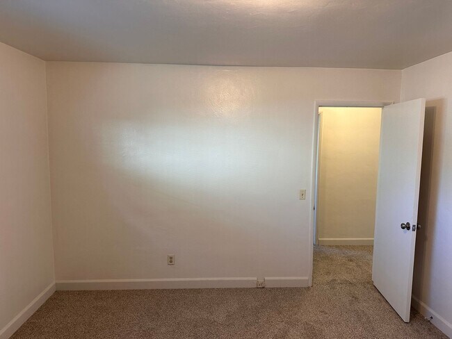 Building Photo - pine764