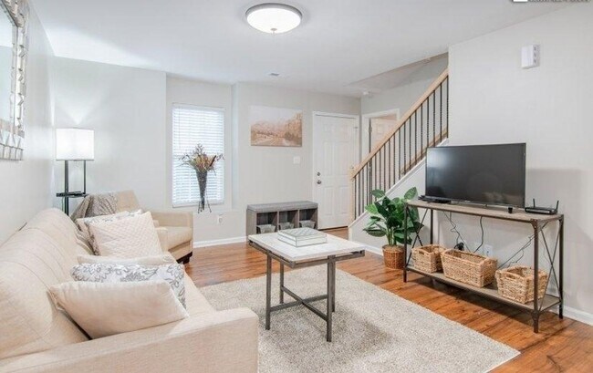 Building Photo - Charming Christiansburg Home
