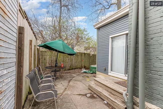 Building Photo - 2233 Victor St