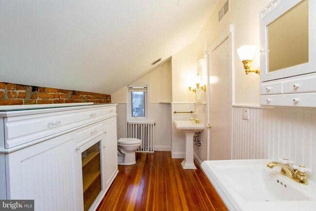 Building Photo - 67 Ferry St