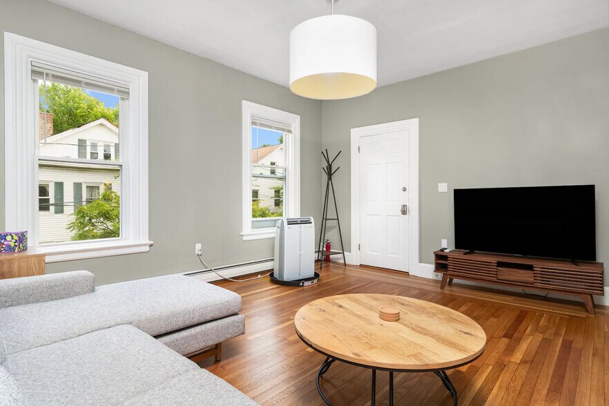 Building Photo - 87 Vernon St