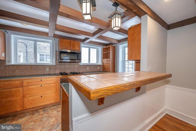 Building Photo - 625 Chelten Hills Dr