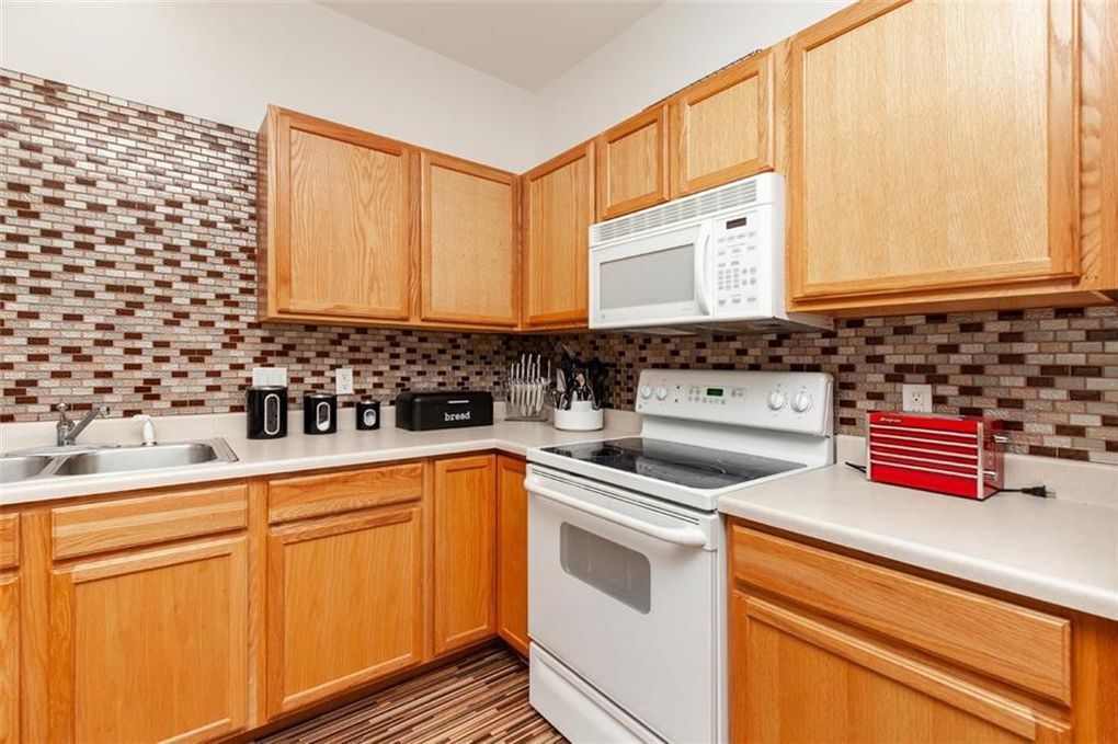 Building Photo - 1012 NE Kamies Ln
