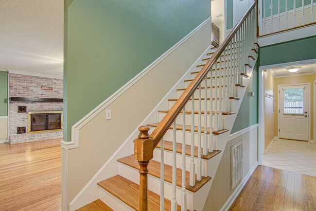Building Photo - 2315 Treetop Ln