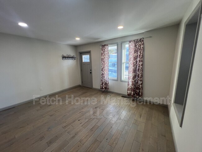 Building Photo - 34 N Lee St