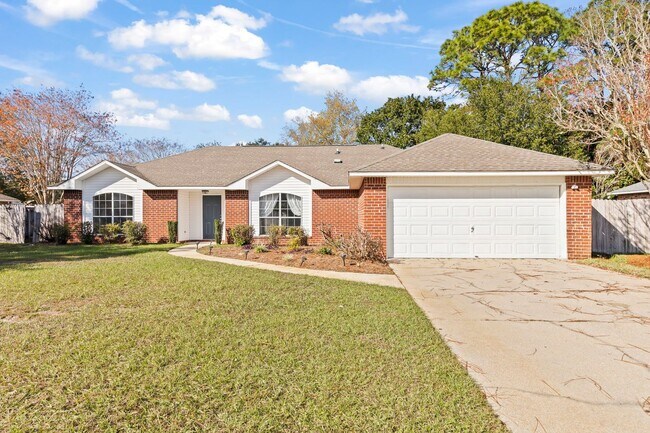 Building Photo - Updated Home in Raintree Estates!