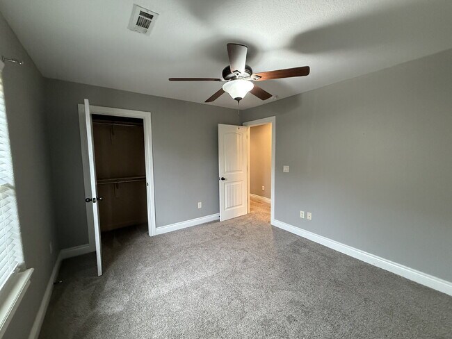 Building Photo - Great Outdoor Living Space / 4BR with 3 Ca...