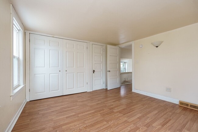 Building Photo - Two Bed One Bath Home in Battle Creek!