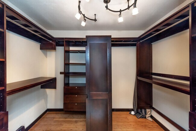 Building Photo - 11071 Mountain Lake Dr