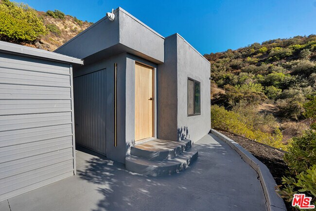 Building Photo - 7966 Mulholland Dr