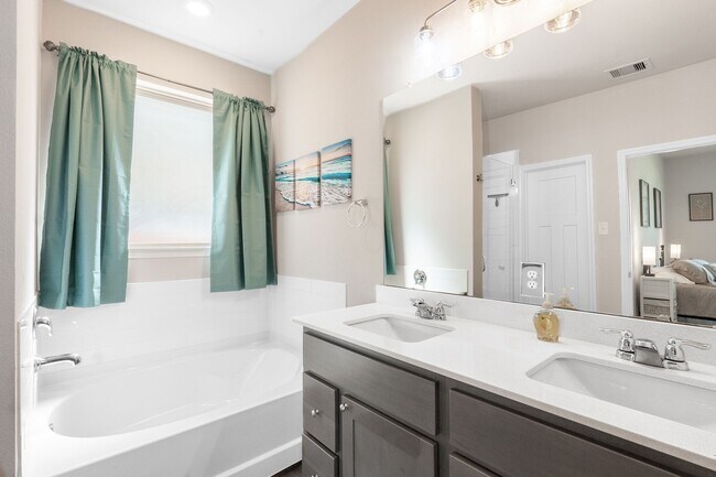 Building Photo - 840 Mineral Wells Ln