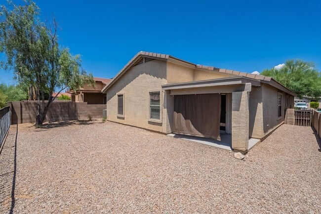 Building Photo - Pending/ Rented - Spacious Oro Valley 4-Bedroom Rental with Modern Comforts